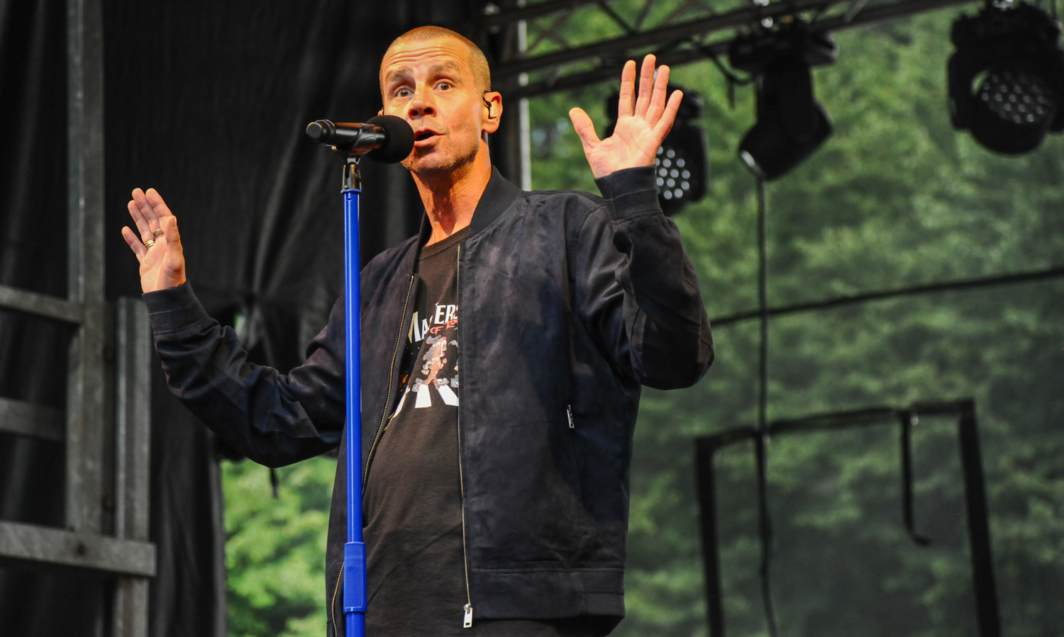 Sam Gooris @ Vlaanderen Zingt Deurne, picture 2, photographed by Peter Minnebo - FrontView Magazine