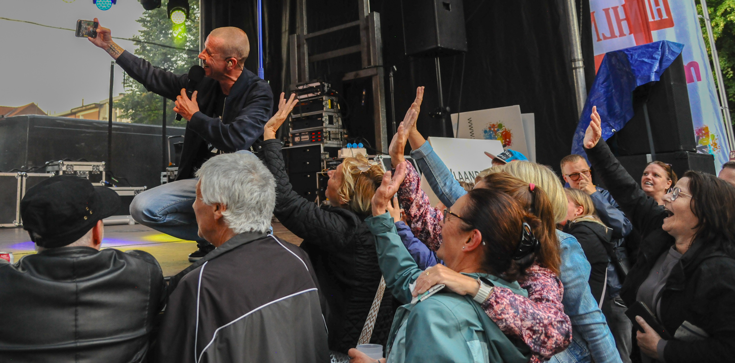 Sam Gooris @ Vlaanderen Zingt Deurne, picture 12, photographed by Peter Minnebo - FrontView Magazine