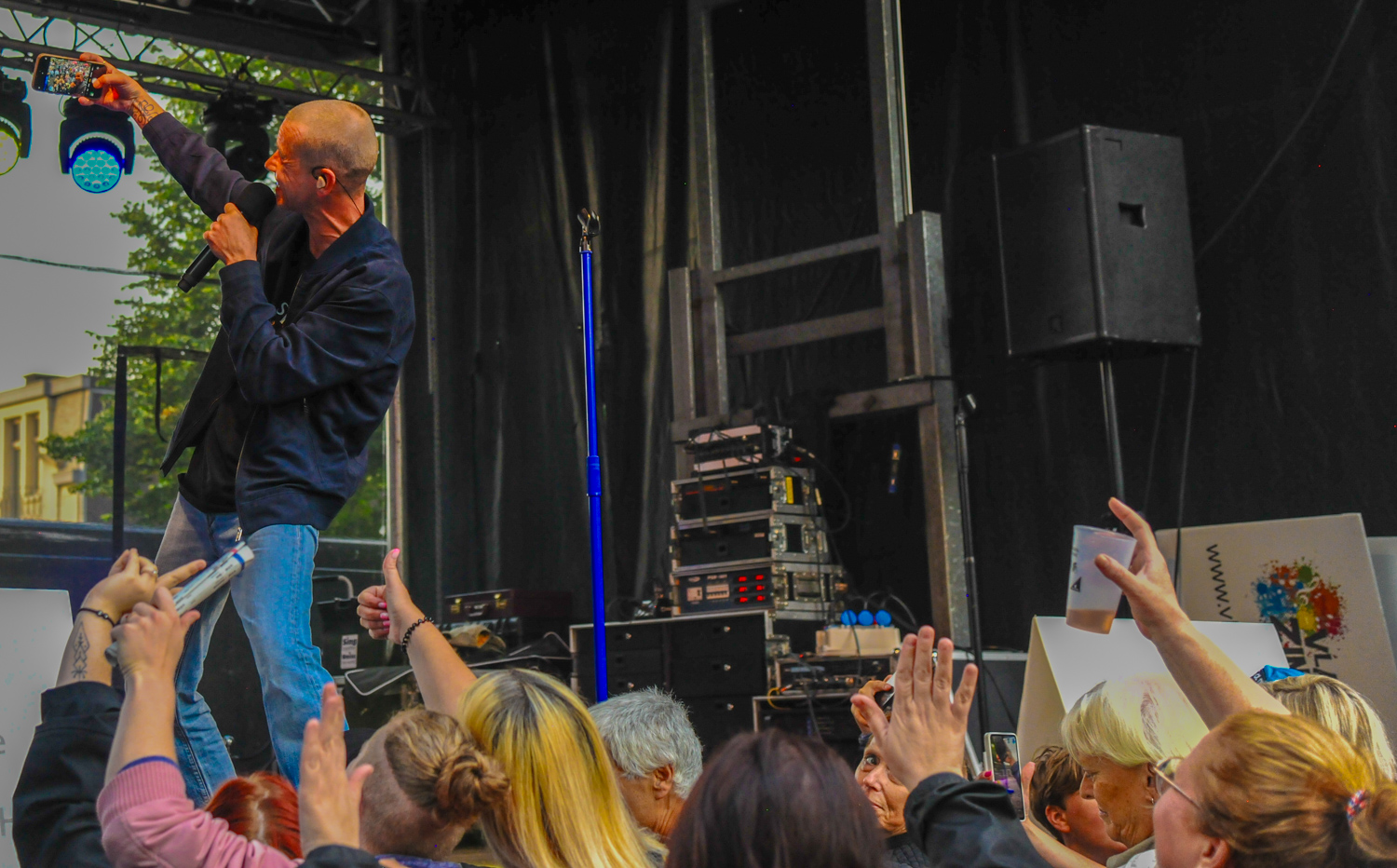 Sam Gooris @ Vlaanderen Zingt Deurne, picture 13, photographed by Peter Minnebo - FrontView Magazine