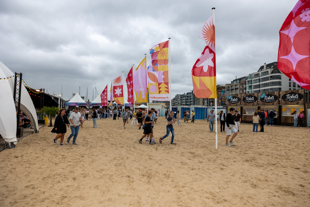 sfeerbeelden @ summerlove Oostende, picture 2, photographed by Peter Casie - FrontView Magazine