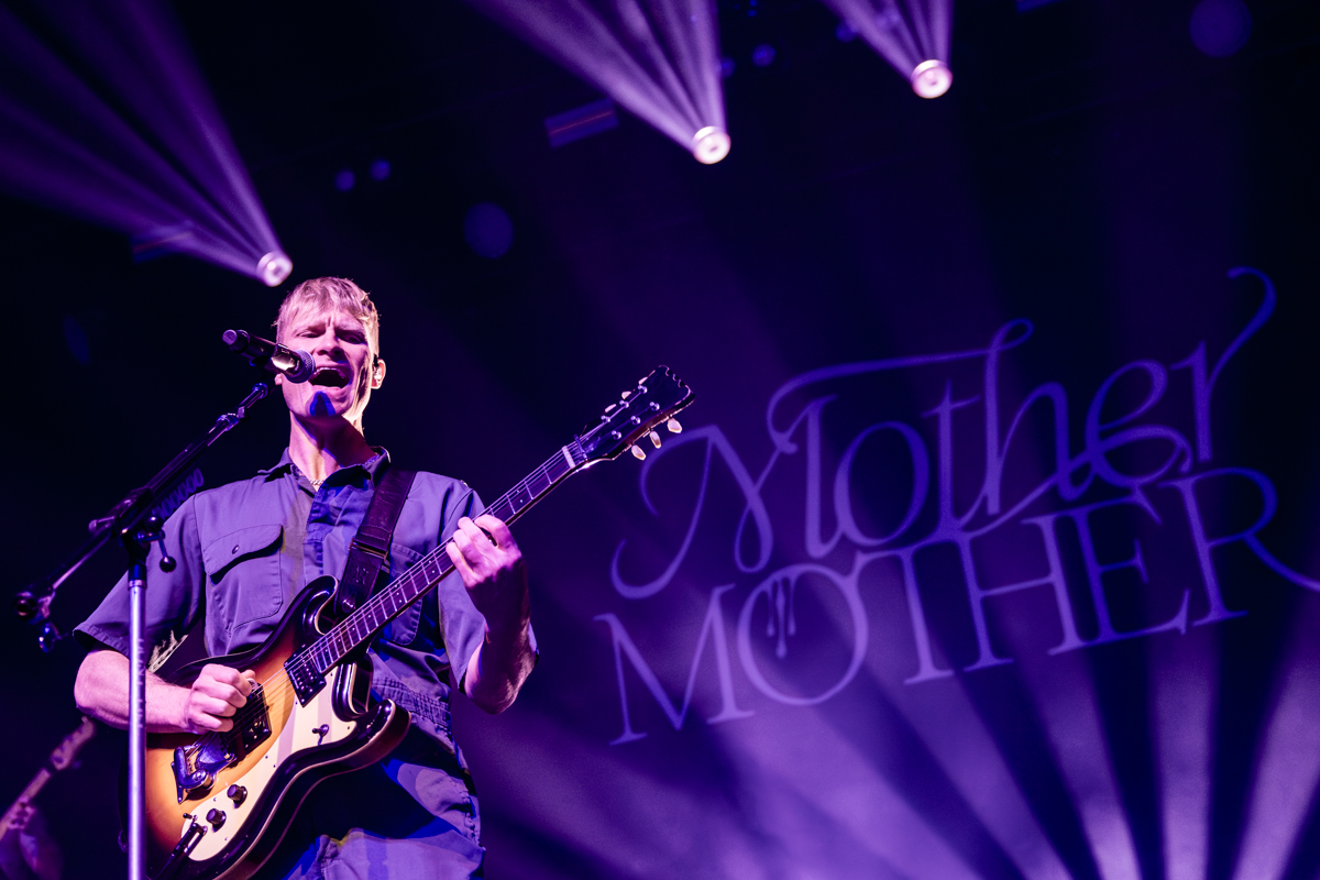 Mother Mother @ 013, picture 5, photographed by Dorien Goetschalckx - FrontView Magazine