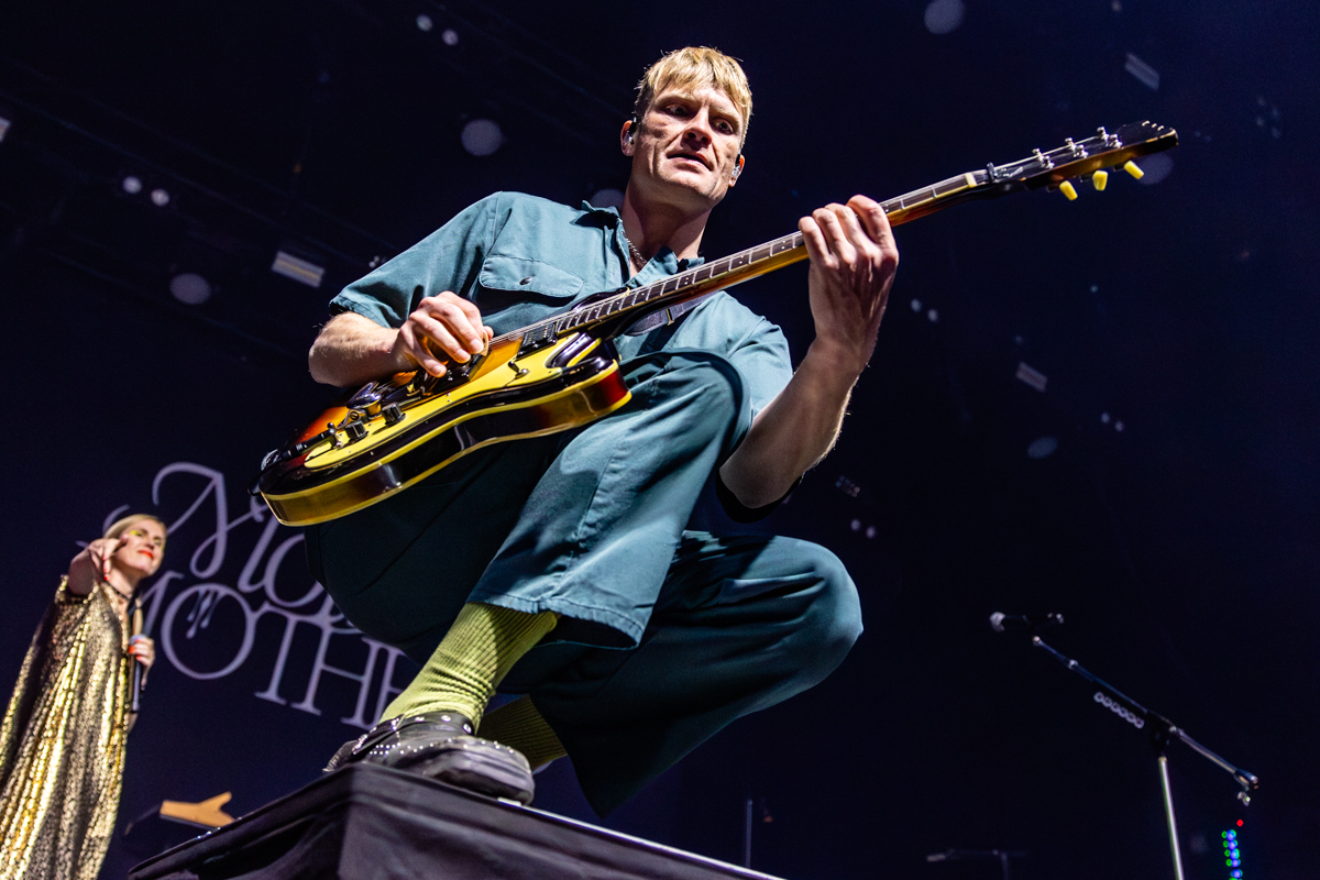 Mother Mother @ 013, picture 7, photographed by Dorien Goetschalckx - FrontView Magazine