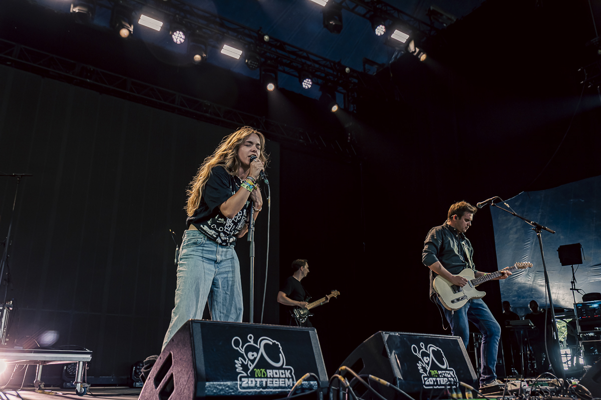 Alice Mae @ Rock Zottegem, picture 4, photographed by Peter Smet - FrontView Magazine