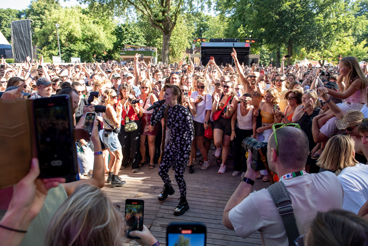 Merol @ Cactusfestival, picture 15, photographed by Bart Janssens - FrontView Magazine