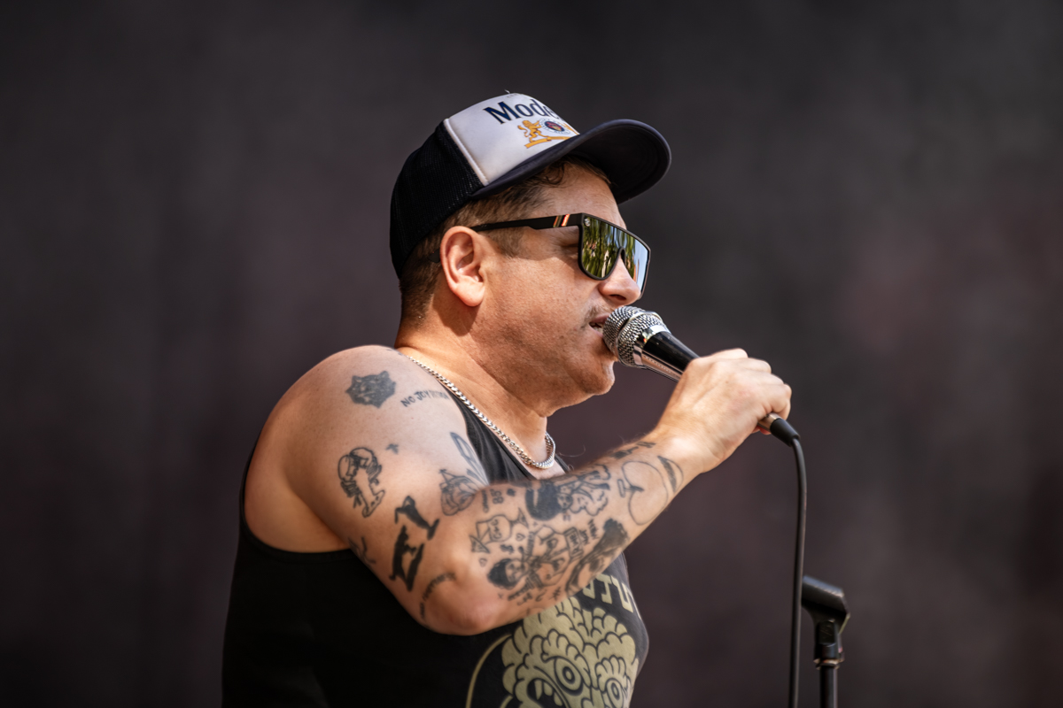 Warmduscher @ Cactusfestival, picture 1, photographed by Bart Janssens - FrontView Magazine