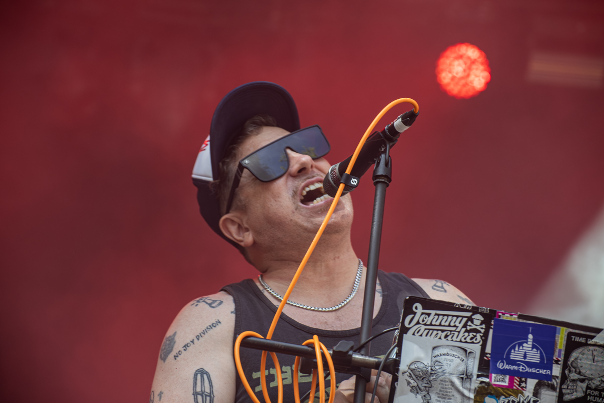 Warmduscher @ Cactusfestival, picture 8, photographed by Bart Janssens - FrontView Magazine