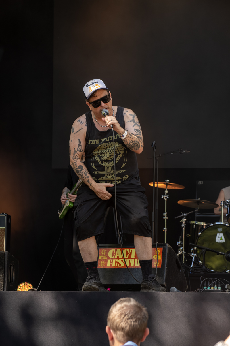 Warmduscher @ Cactusfestival, picture 16, photographed by Bart Janssens - FrontView Magazine