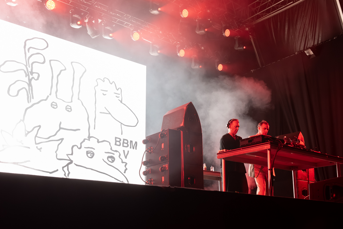 2manydjs @ Cactusfestival, picture 9, photographed by Bart Janssens - FrontView Magazine
