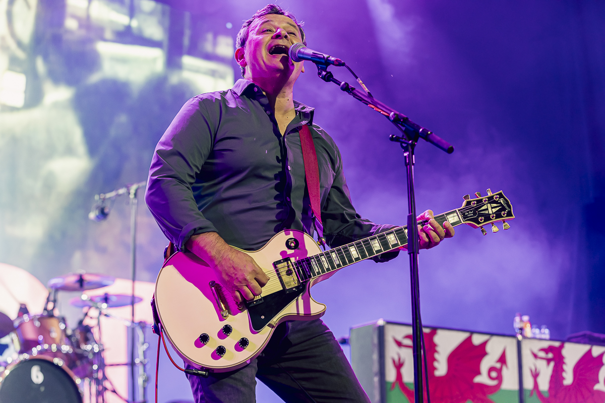 Manic Street Preachers @ Rock Zottegem, picture 3, photographed by Peter Smet - FrontView Magazine