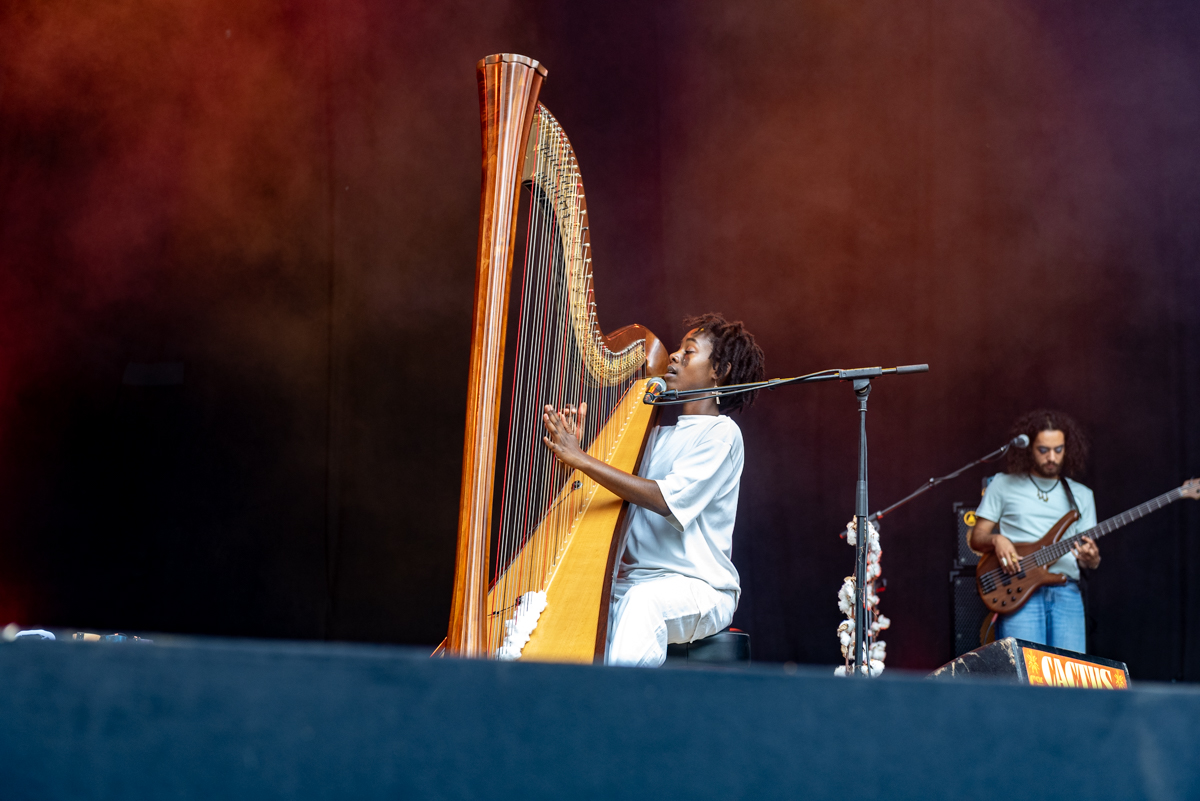 Sophye Soliveau @ Cactusfestival, foto 4, foto's door Bart Janssens - FrontView Magazine