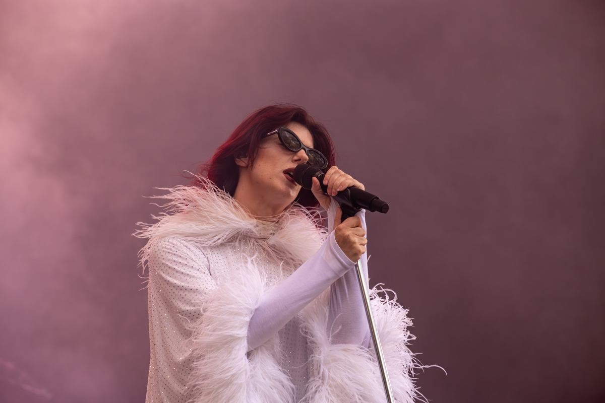 Sylvie Kreusch @ Cactusfestival, picture 1, photographed by Bart Janssens - FrontView Magazine