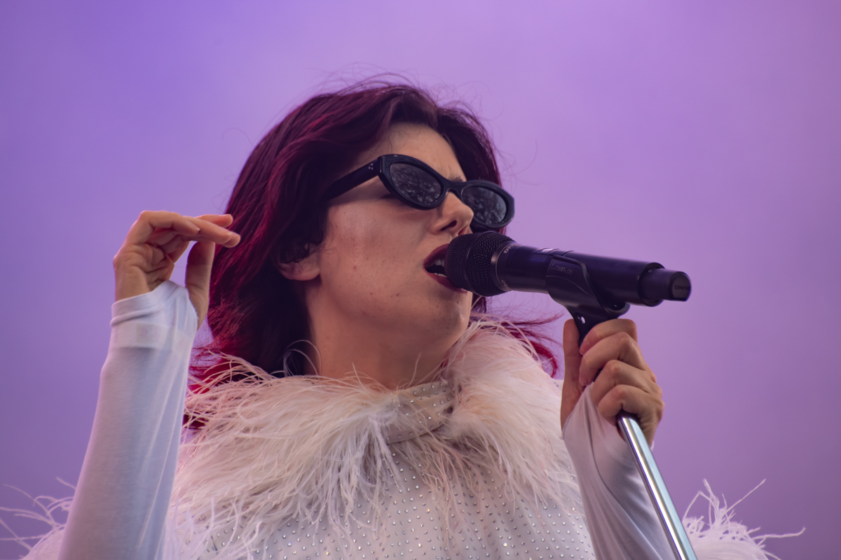 Sylvie Kreusch @ Cactusfestival, picture 3, photographed by Bart Janssens - FrontView Magazine