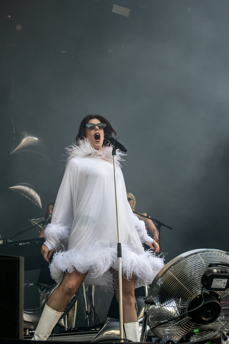 Sylvie Kreusch @ Cactusfestival, picture 5, photographed by Bart Janssens - FrontView Magazine