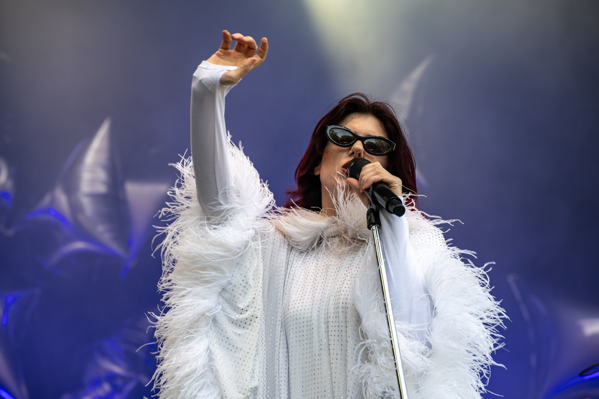 Sylvie Kreusch @ Cactusfestival, picture 7, photographed by Bart Janssens - FrontView Magazine