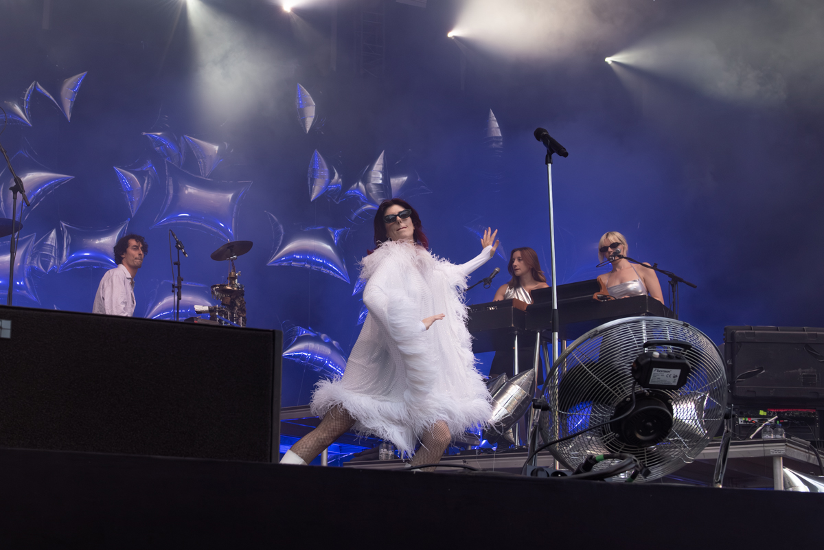 Sylvie Kreusch @ Cactusfestival, picture 10, photographed by Bart Janssens - FrontView Magazine