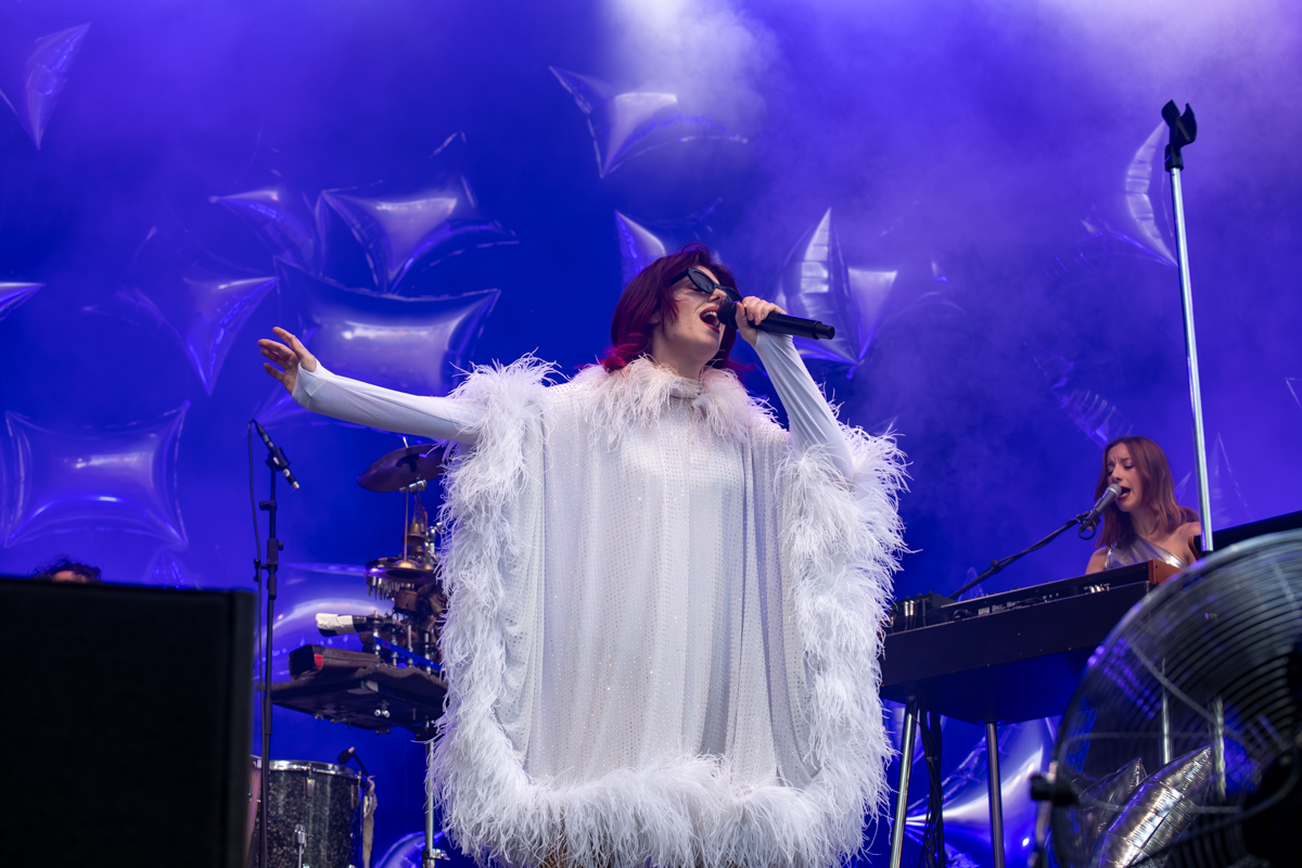 Sylvie Kreusch @ Cactusfestival, picture 11, photographed by Bart Janssens - FrontView Magazine