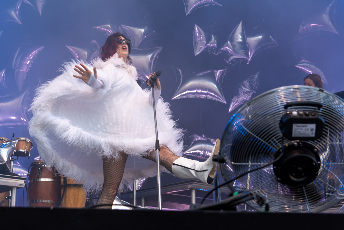 Sylvie Kreusch @ Cactusfestival, picture 14, photographed by Bart Janssens - FrontView Magazine