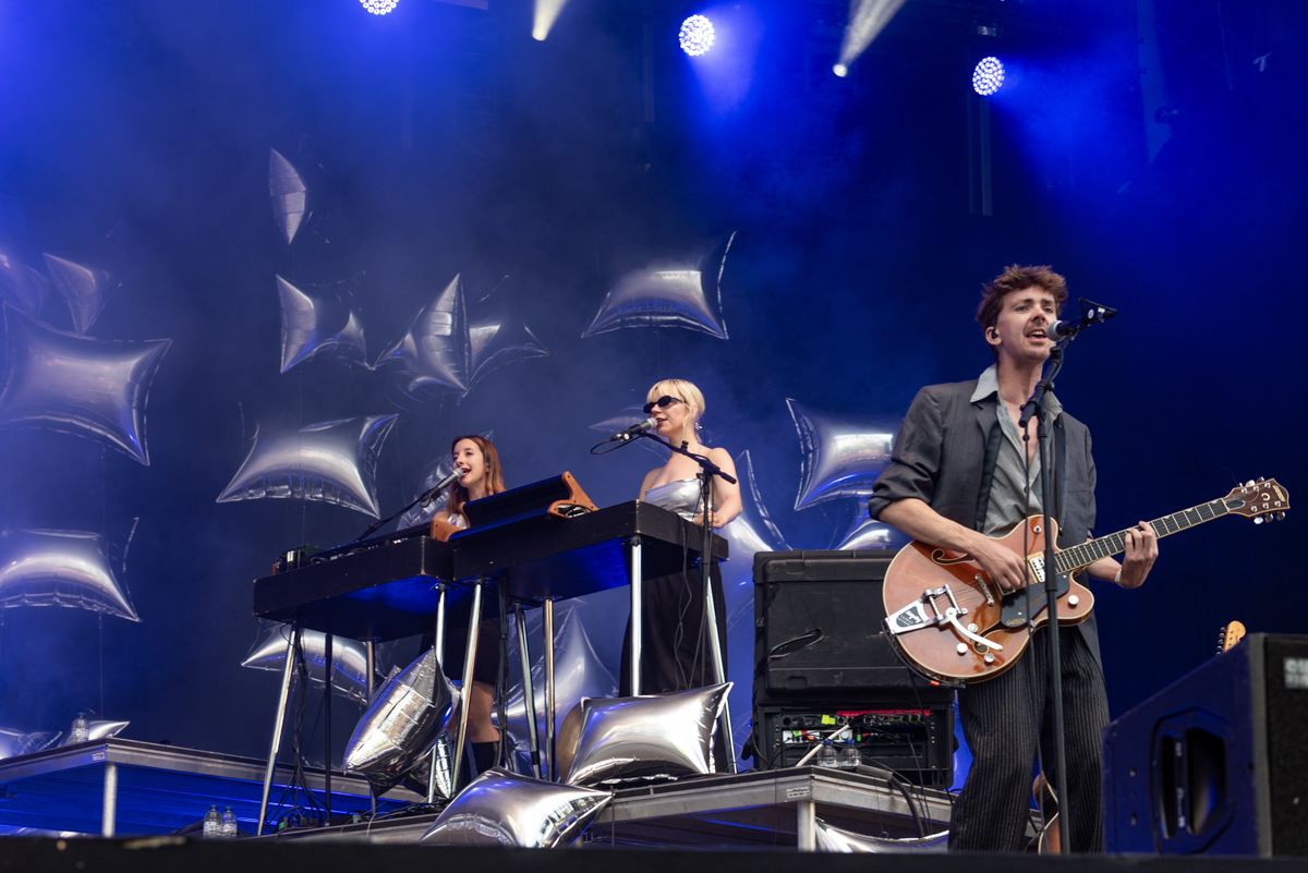 Sylvie Kreusch @ Cactusfestival, picture 16, photographed by Bart Janssens - FrontView Magazine