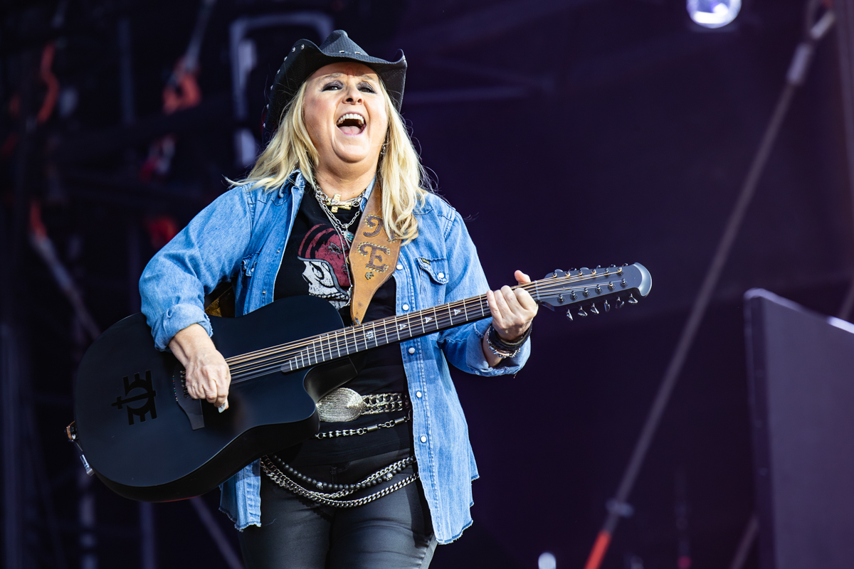 Melissa Etheridge @ Bospop, picture 2, photographed by Dorien Goetschalckx - FrontView Magazine