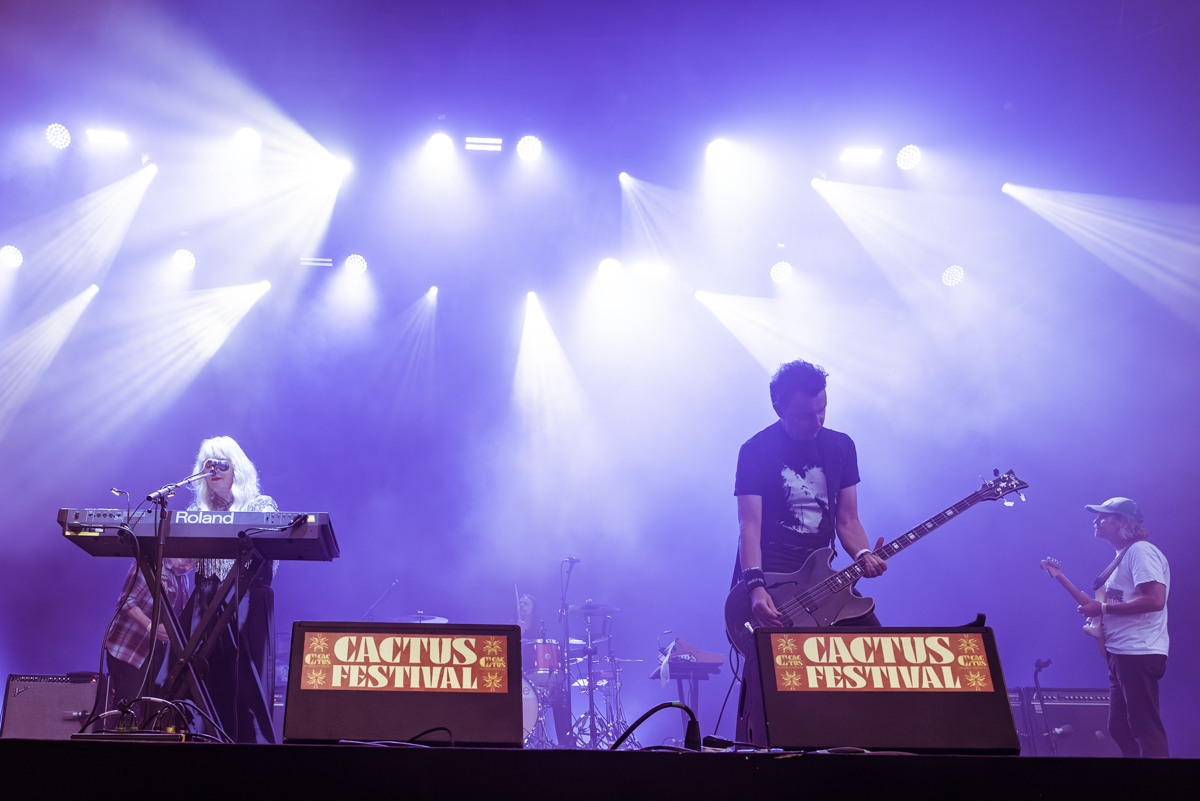 Slowdive @ Cactusfestival, picture 3, photographed by Bart Janssens - FrontView Magazine