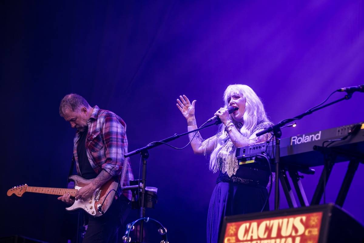 Slowdive @ Cactusfestival, picture 6, photographed by Bart Janssens - FrontView Magazine