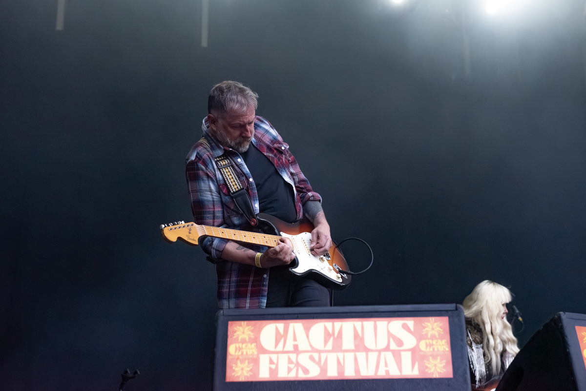 Slowdive @ Cactusfestival, picture 12, photographed by Bart Janssens - FrontView Magazine