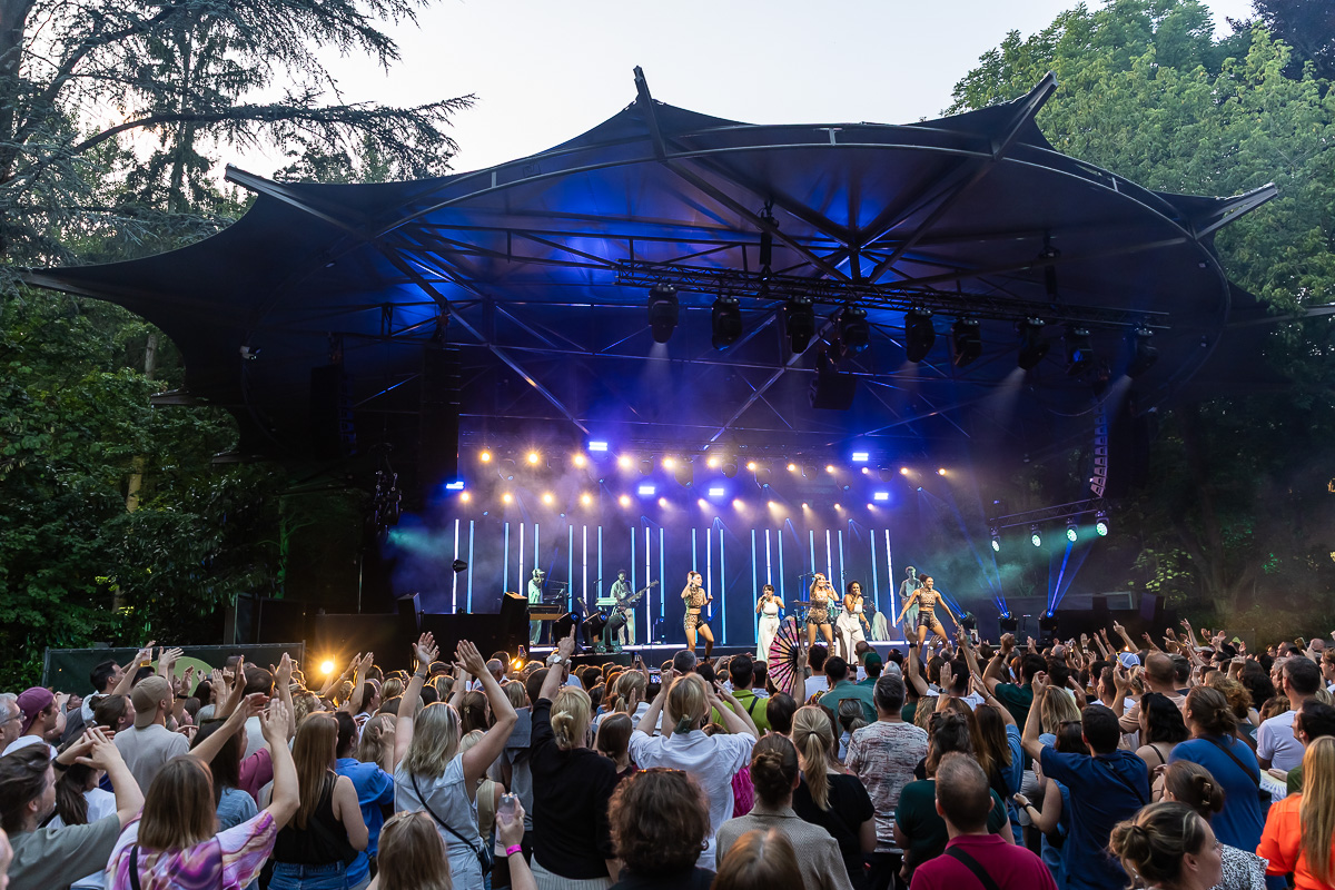 Natalia 20 Years Greatest Hits Tour 2025 @ OLT Rivierenhof, picture 30, photographed by Marc Verdonck - FrontView Magazine
