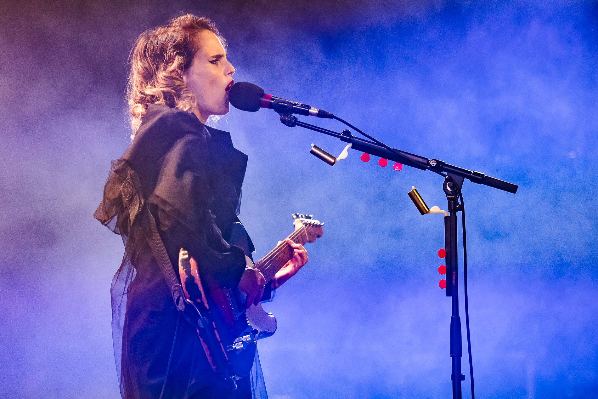 Anna Calvi @ Gent Jazz, foto 20, foto's door Jürgen Bruynooghe - FrontView Magazine