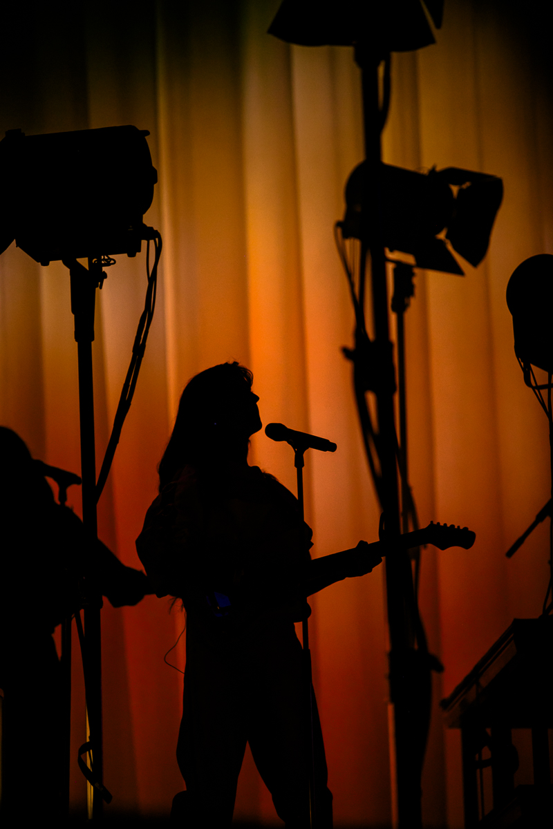 Eefje de Visser @ Cactus festival, picture 1, photographed by Anais Callens - FrontView Magazine