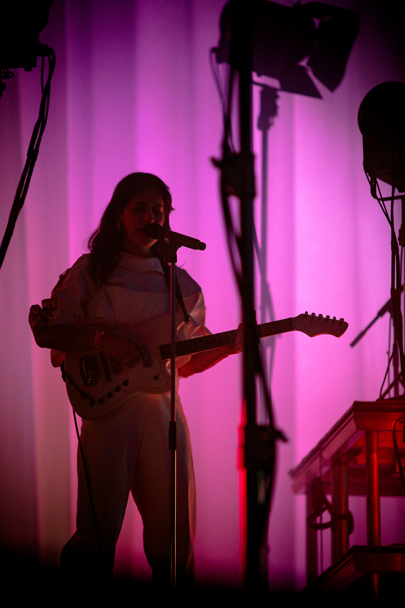 Eefje de Visser @ Cactus festival, picture 3, photographed by Anais Callens - FrontView Magazine