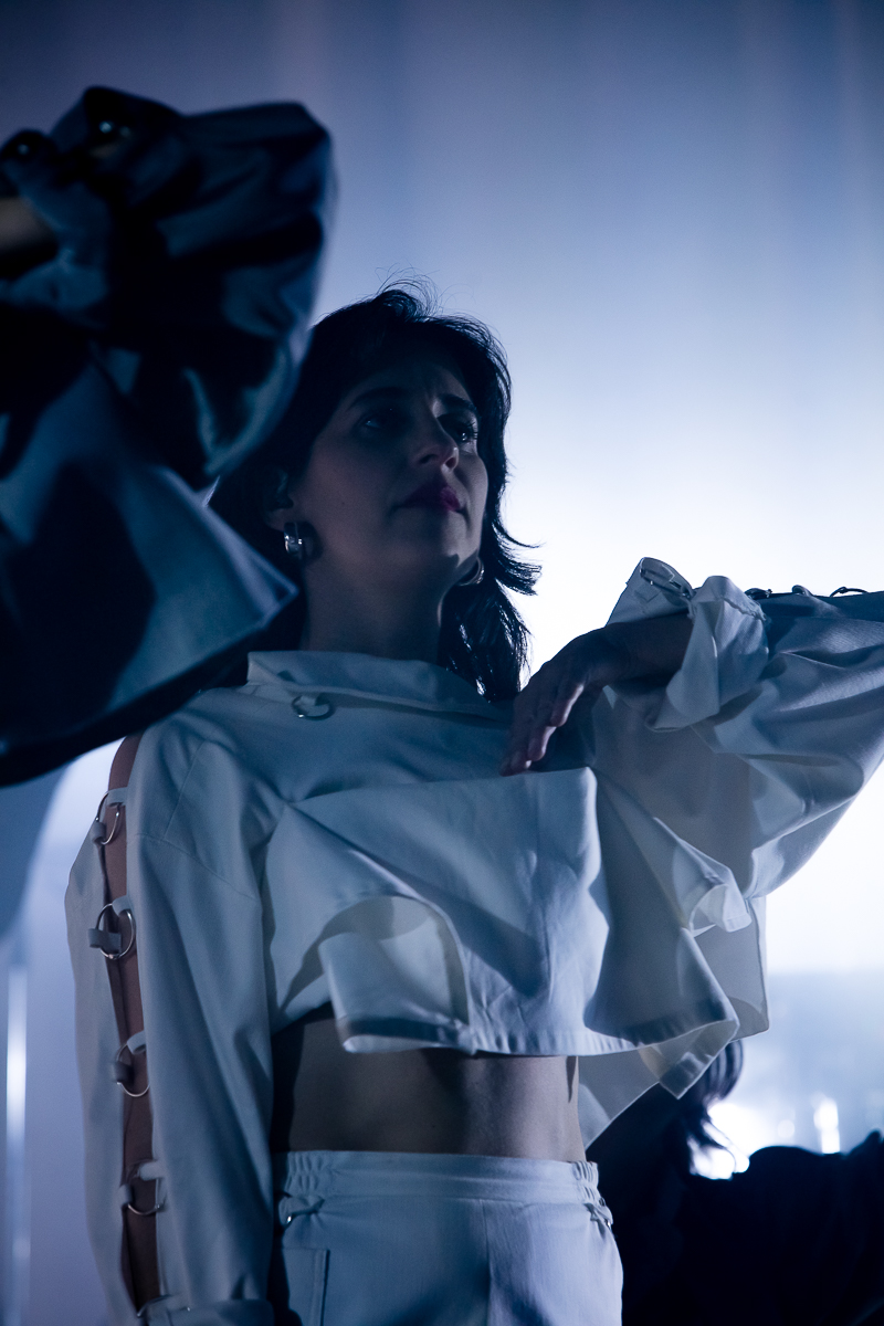 Eefje de Visser @ Cactus festival, picture 4, photographed by Anais Callens - FrontView Magazine