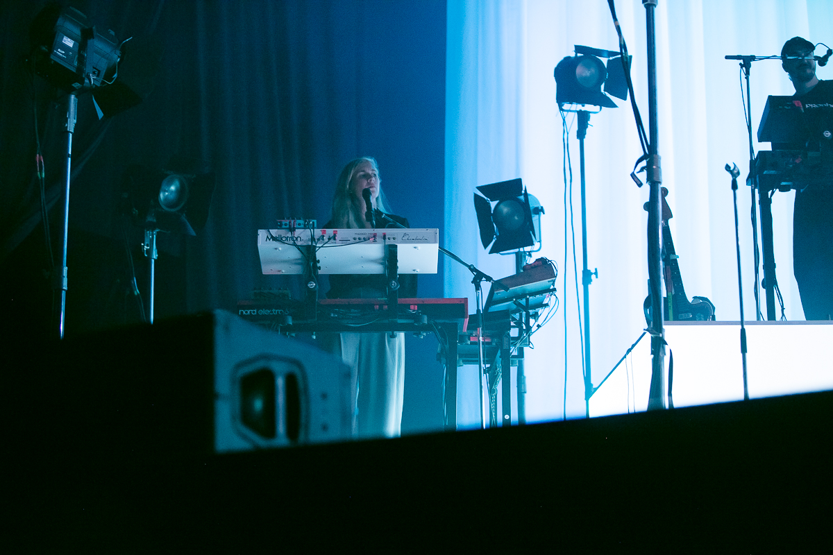 Eefje de Visser @ Cactus festival, picture 5, photographed by Anais Callens - FrontView Magazine
