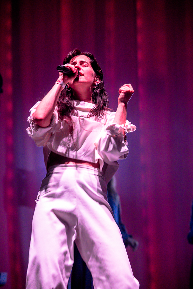 Eefje de Visser @ Cactus festival, picture 11, photographed by Anais Callens - FrontView Magazine