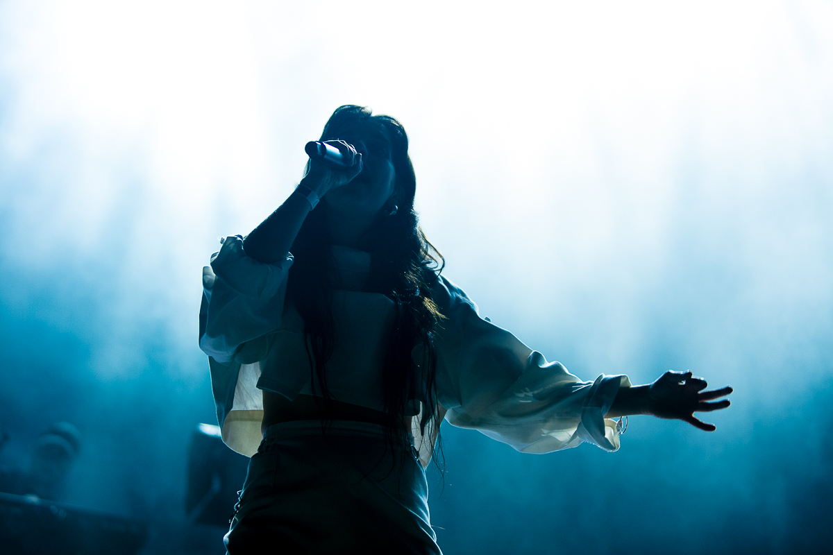 Eefje de Visser @ Cactus festival, picture 16, photographed by Anais Callens - FrontView Magazine
