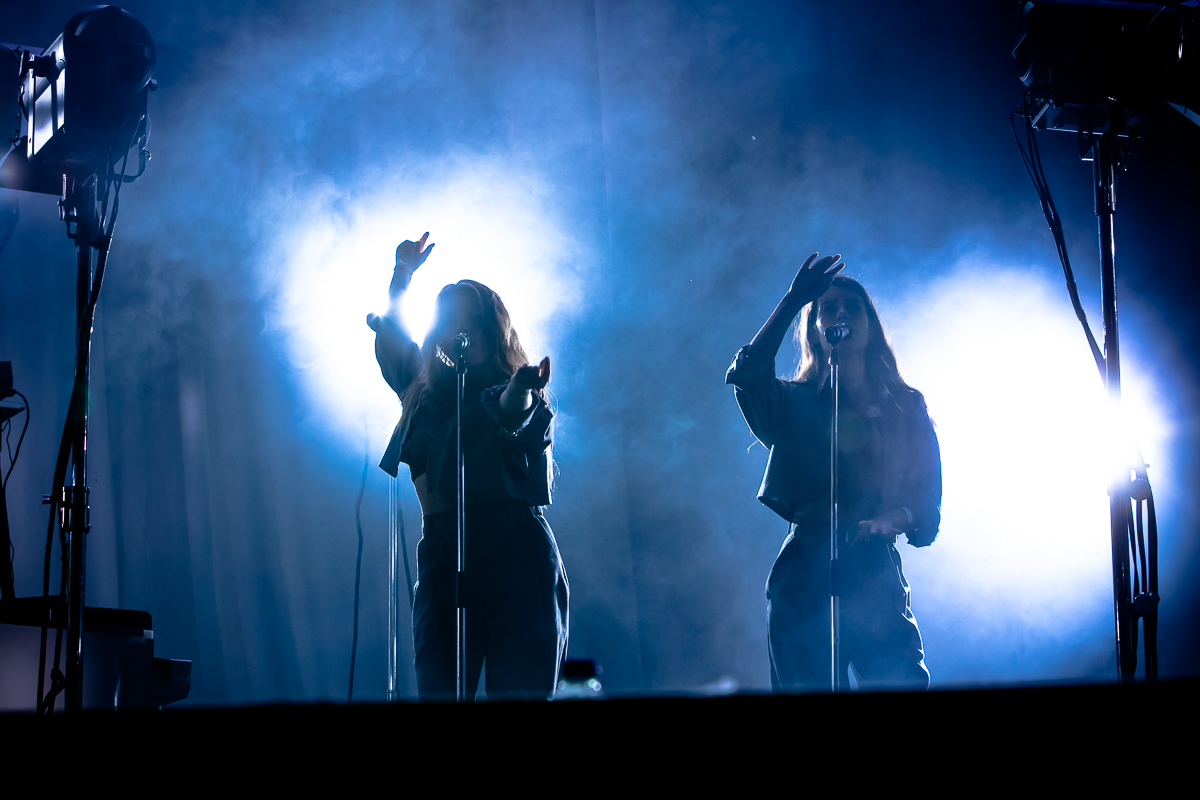 Eefje de Visser @ Cactus festival, picture 17, photographed by Anais Callens - FrontView Magazine