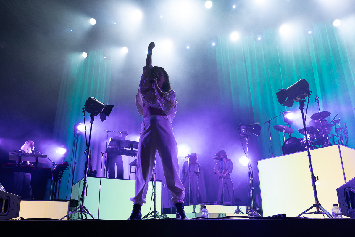 Eefje de Visser @ Cactus festival, picture 20, photographed by Anais Callens - FrontView Magazine