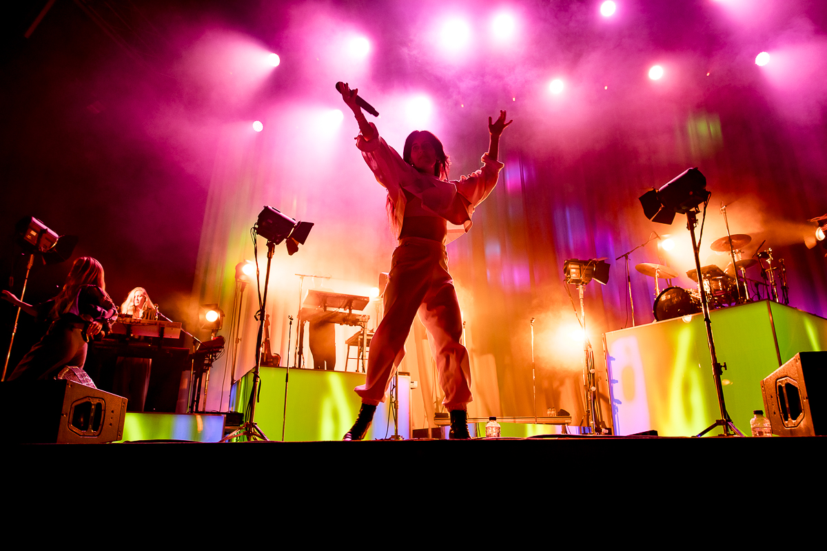 Eefje de Visser @ Cactus festival, picture 21, photographed by Anais Callens - FrontView Magazine