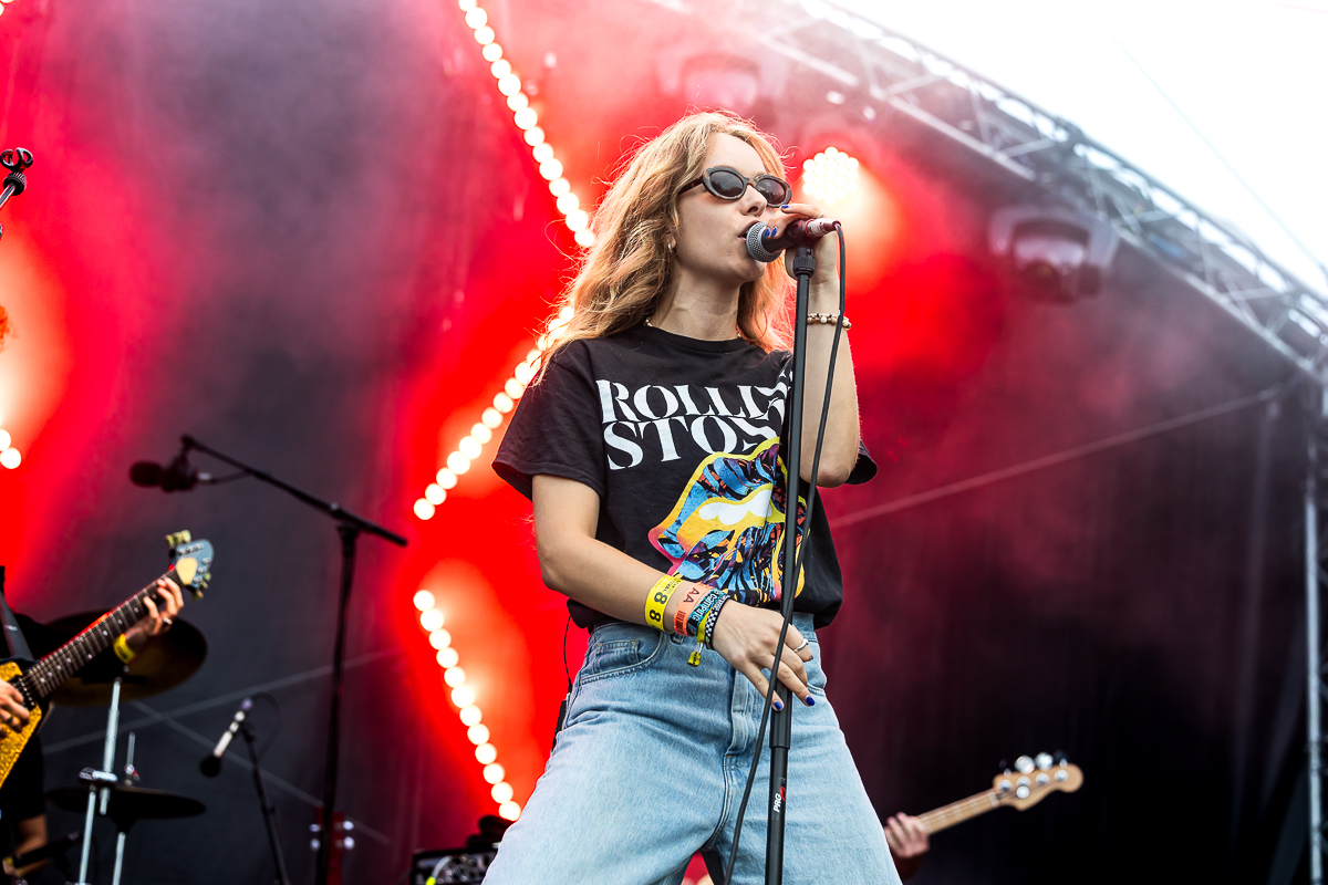 Alica Mae @ Beach Festival Nieuwpoort 2025, picture 1, photographed by Marc Verdonck - FrontView Magazine