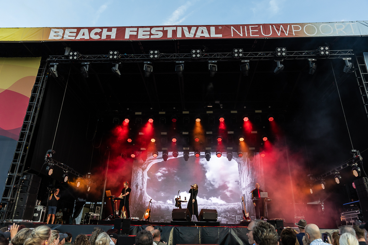 Alsion Moyet @ Beach Festival Nieuwpoort 2025, picture 7, photographed by Marc Verdonck - FrontView Magazine