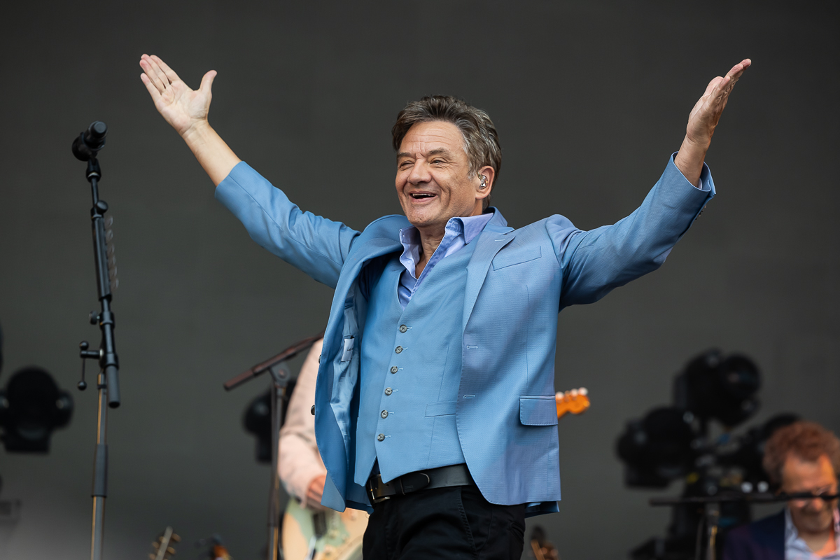 Bart Peeters @ Beach Festival Nieuwpoort 2025, picture 1, photographed by Marc Verdonck - FrontView Magazine