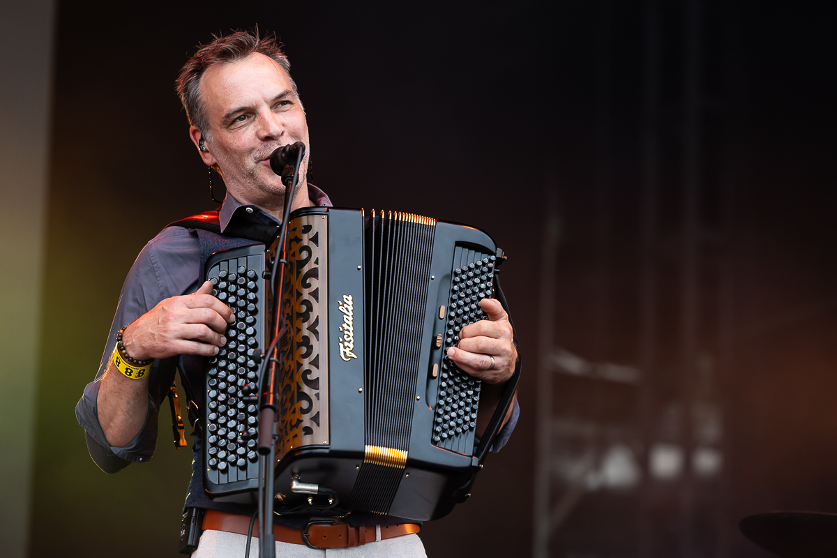 Bart Peeters @ Beach Festival Nieuwpoort 2025, picture 2, photographed by Marc Verdonck - FrontView Magazine