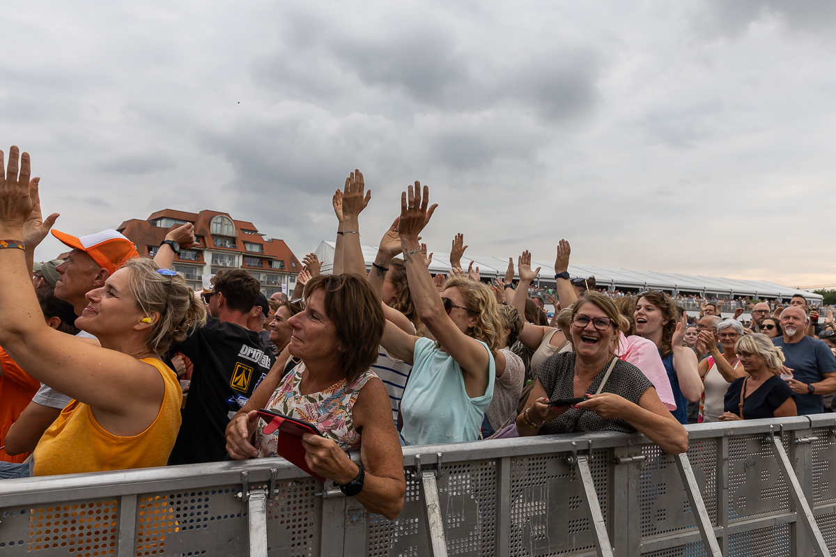 Bart Peeters @ Beach Festival Nieuwpoort 2025, picture 11, photographed by Marc Verdonck - FrontView Magazine