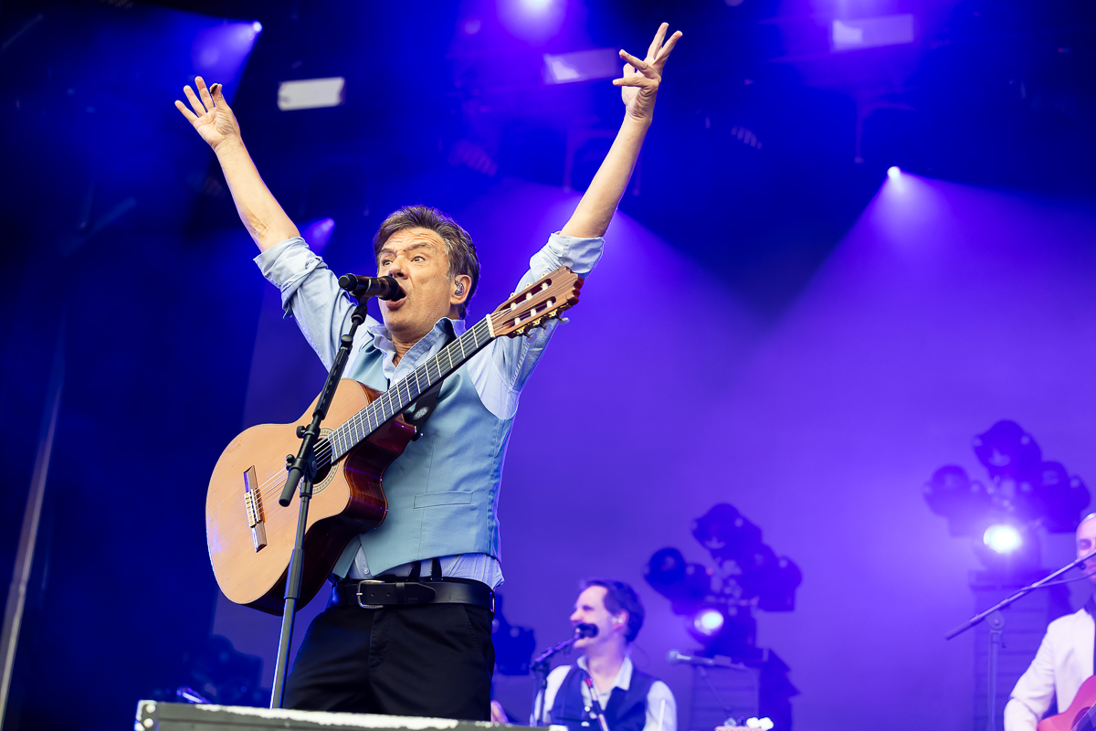 Bart Peeters @ Beach Festival Nieuwpoort 2025, picture 17, photographed by Marc Verdonck - FrontView Magazine