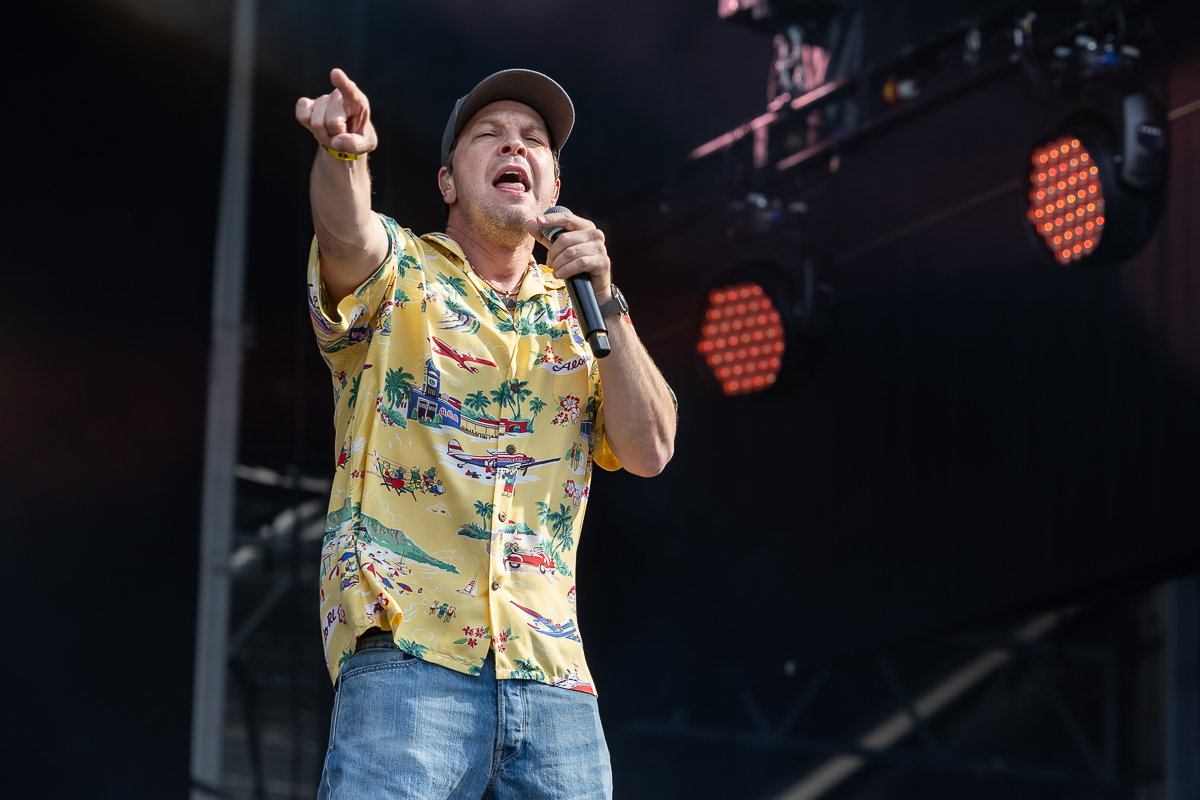 Gavin Degraw @ Beach Festival Nieuwpoort 2025, picture 1, photographed by Marc Verdonck - FrontView Magazine