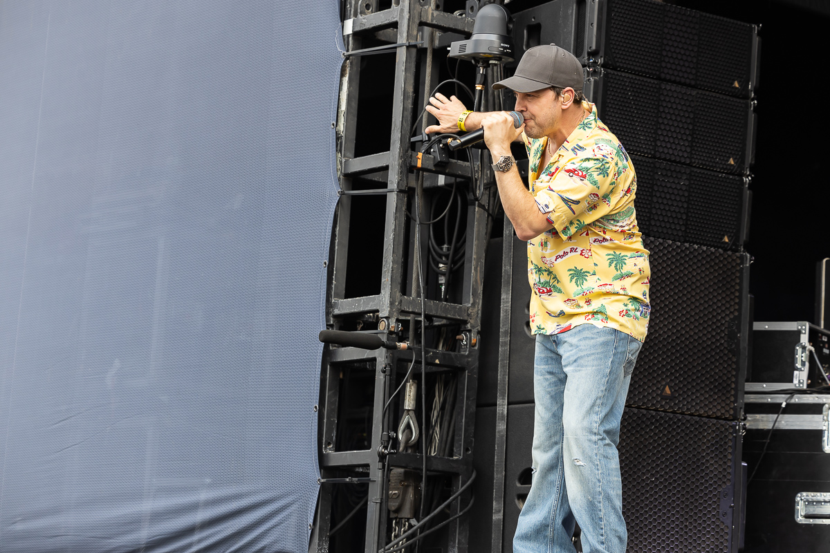 Gavin Degraw @ Beach Festival Nieuwpoort 2025, picture 2, photographed by Marc Verdonck - FrontView Magazine