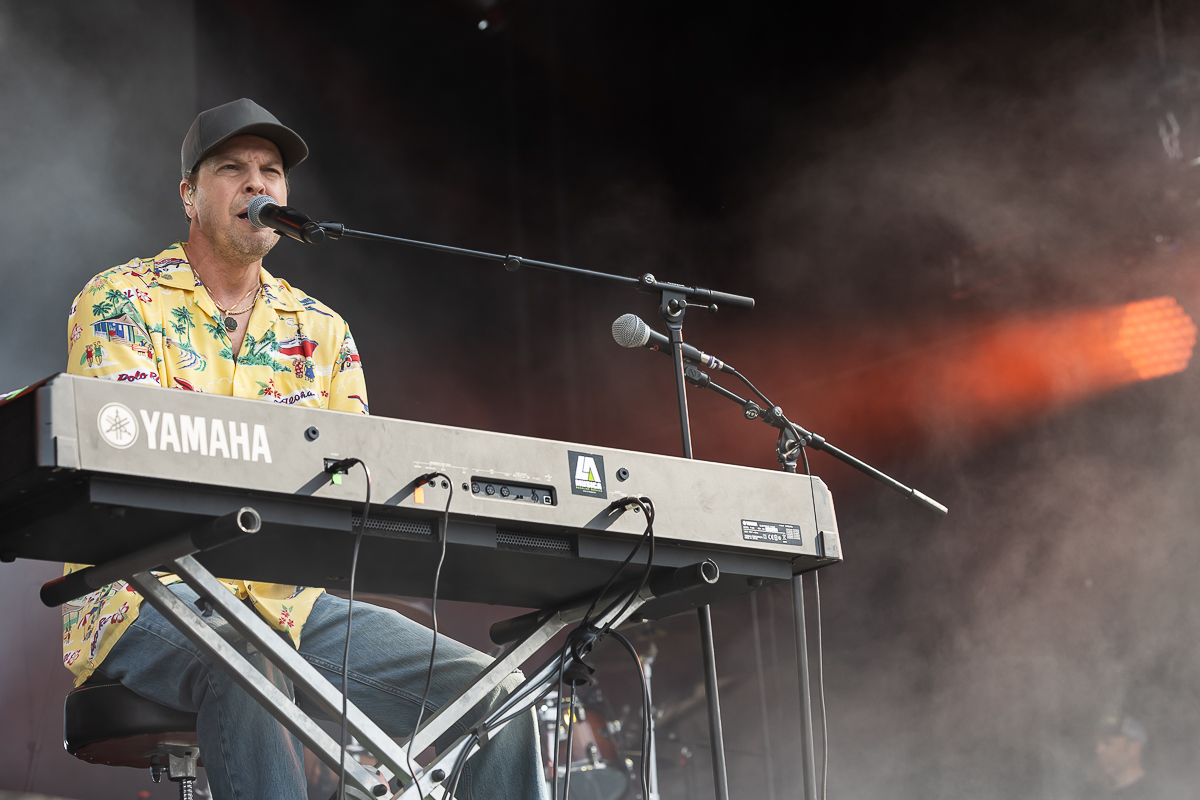 Gavin Degraw @ Beach Festival Nieuwpoort 2025, picture 8, photographed by Marc Verdonck - FrontView Magazine