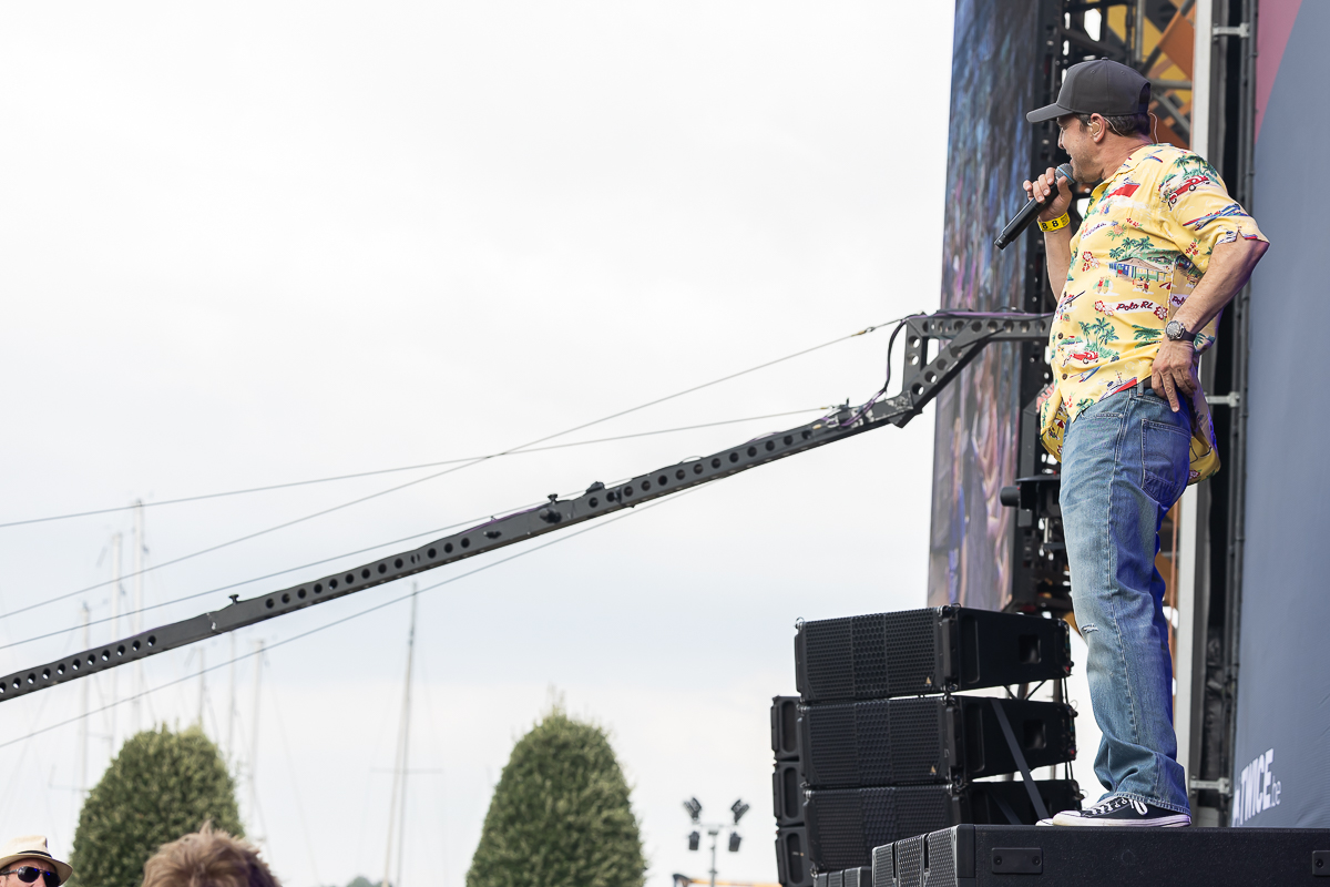 Gavin Degraw @ Beach Festival Nieuwpoort 2025, picture 10, photographed by Marc Verdonck - FrontView Magazine