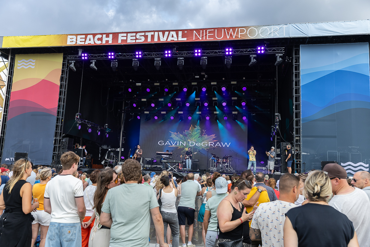 Gavin Degraw @ Beach Festival Nieuwpoort 2025, picture 11, photographed by Marc Verdonck - FrontView Magazine