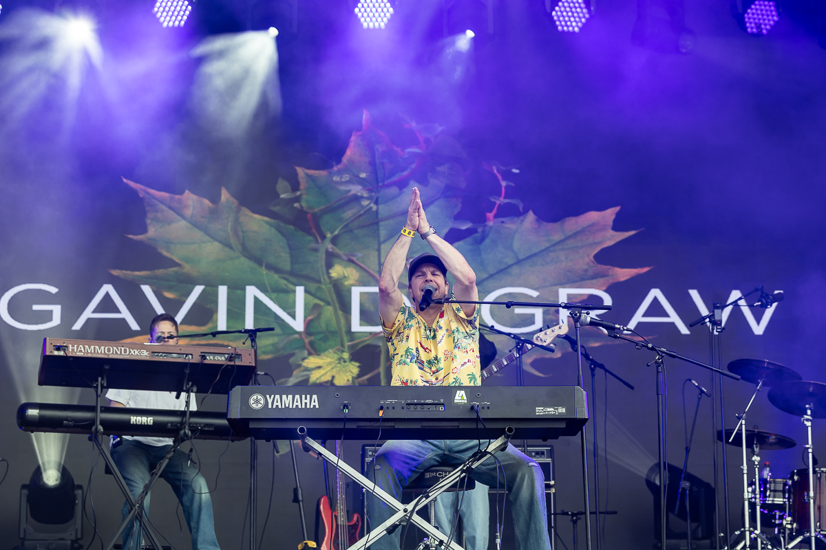 Gavin Degraw @ Beach Festival Nieuwpoort 2025, picture 16, photographed by Marc Verdonck - FrontView Magazine