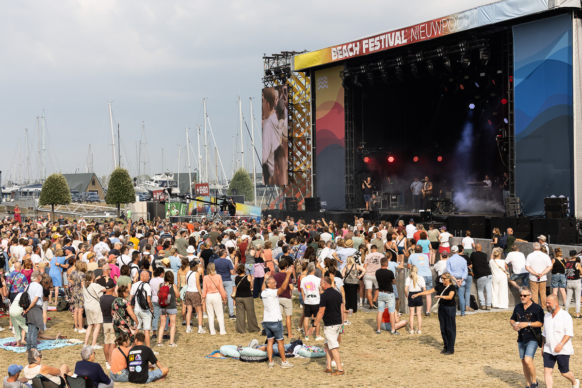 Gavin Degraw @ Beach Festival Nieuwpoort 2025, picture 17, photographed by Marc Verdonck - FrontView Magazine